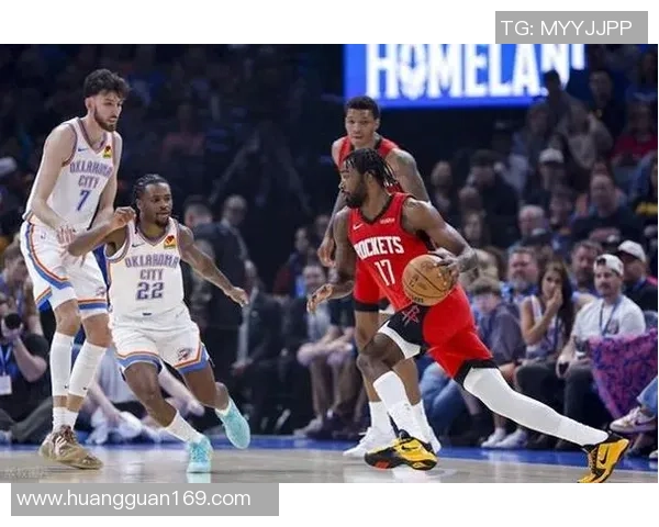 火箭队与马刺队激战正酣 双方鏖战精彩纷呈展现篮球魅力